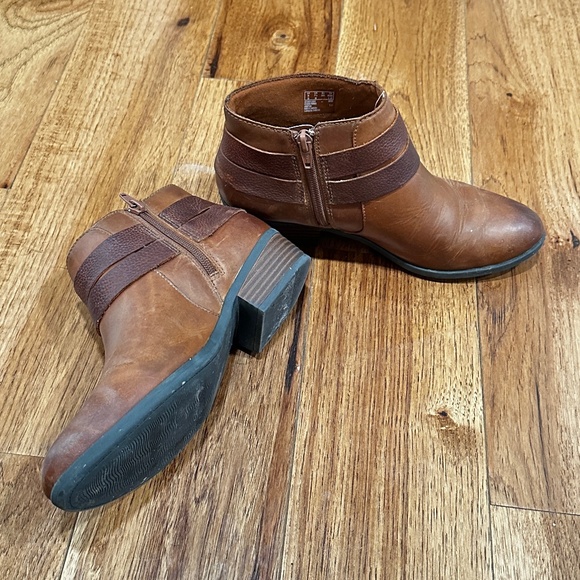 Clarks Brown Leather Booties Size 7.5 - Picture 4 of 4